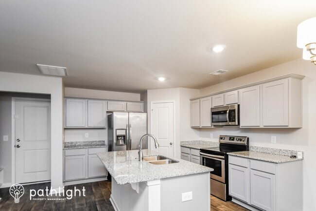 Building Photo - 321 Liliana Dr