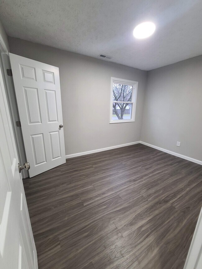 Foto del edificio - 1777 E 37th St
