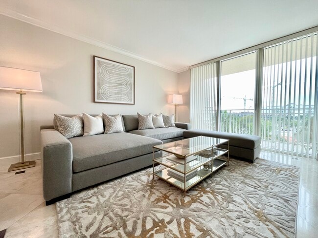 Foto del edificio - 99 SE Mizner Blvd