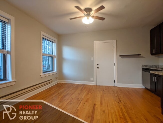 Building Photo - 604 W Patterson Ave