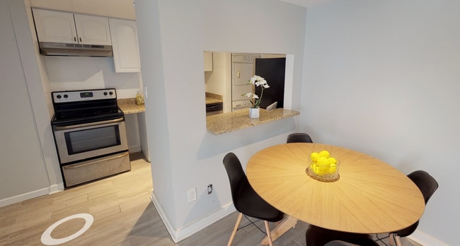 Building Photo - 1015 P St NW