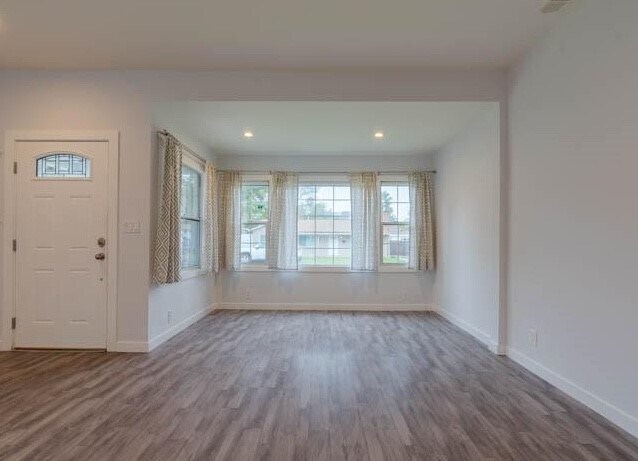 Building Photo - 10332 Floralita Ave