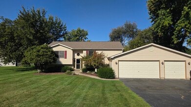 Building Photo - 3611 Fawn Ln