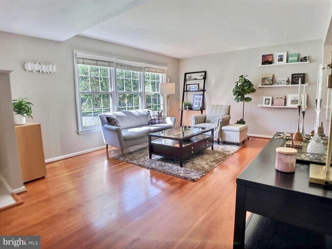 Foto del edificio - 8426 Cottage St