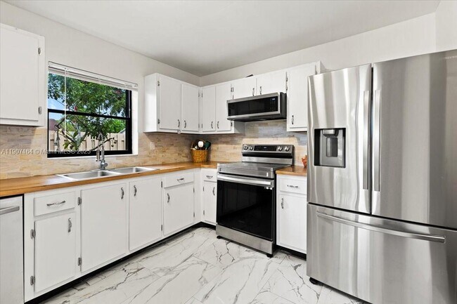 Foto del edificio - 901 NW 26th Ave