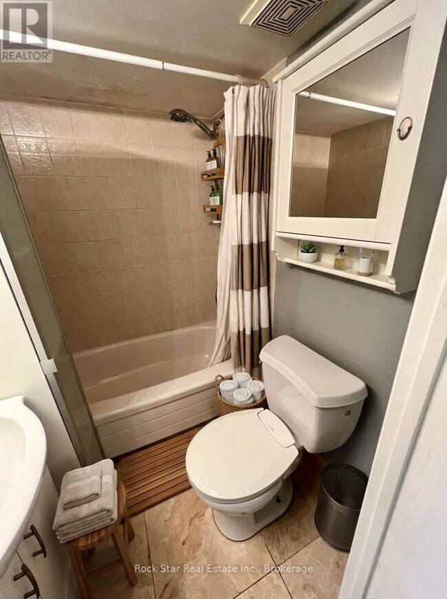 Photo du bâtiment - 77 Elmer Ave