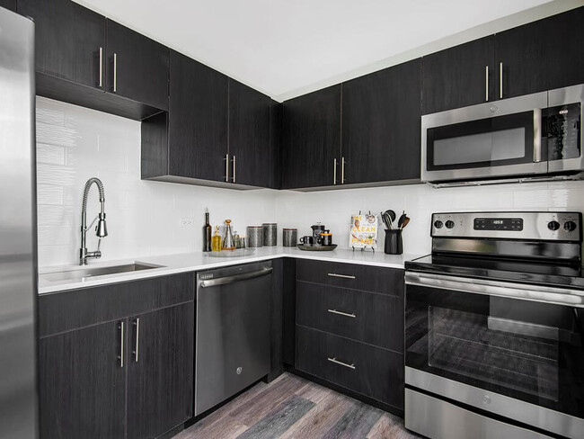 Building Photo - 40 E Delaware Pl