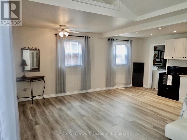 Building Photo - 562 Beach Blvd