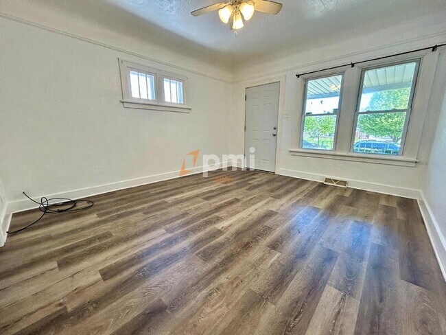 Foto del edificio - 7532 Monroe Ave