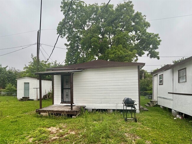 Foto del edificio - 6814 Covington Dr