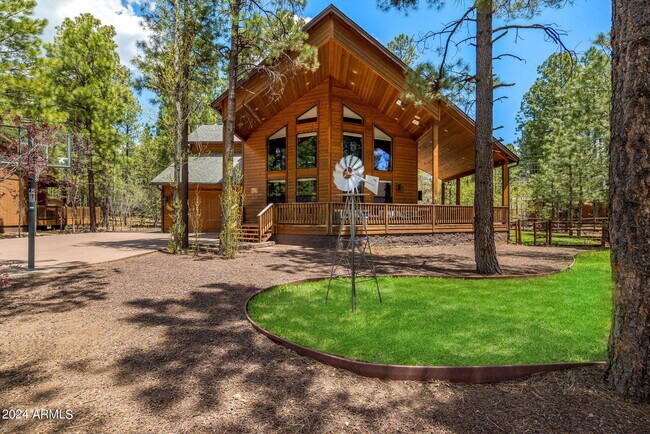 Foto del edificio - 3027 Chestnut Cir