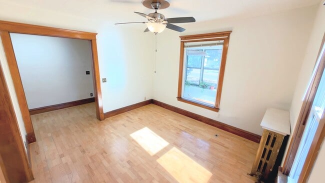 Building Photo - Spacious 2 Bedroom Apartment in Northeast