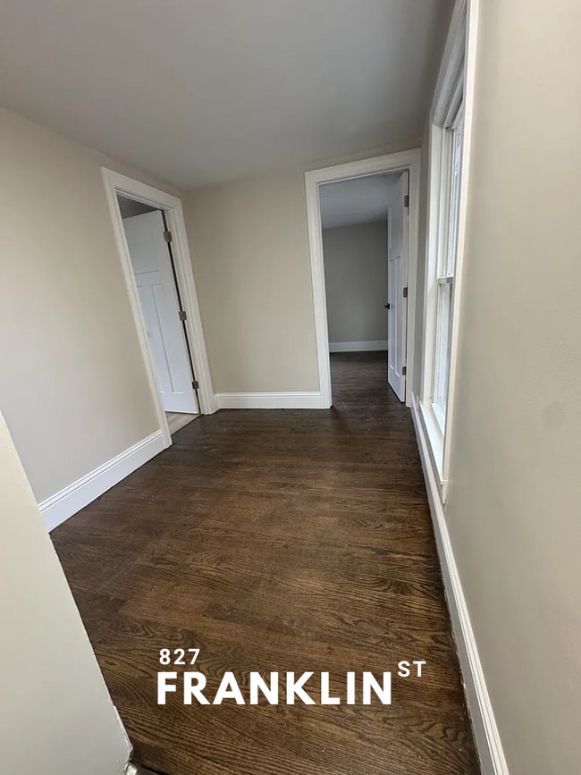 Building Photo - 827 Franklin St