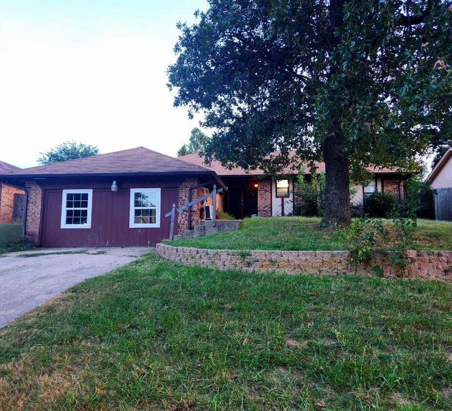 Charming 5 Bedroom Home- Your Path to Homeownership Starts Here! - Charming 5 Bedroom Home- Your Path to Homeownership Starts Here!