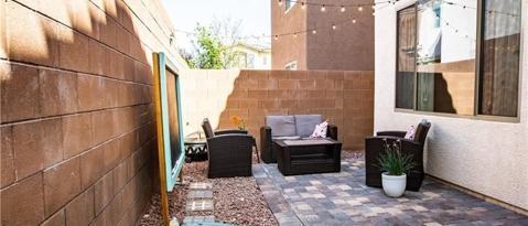 Foto del edificio - 10414 Lilac Square Ave