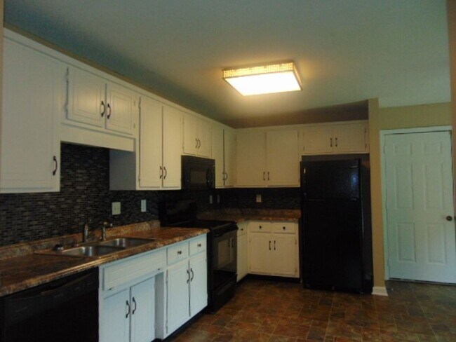 Foto del edificio - 3 Bedroom 2 Bathroom Home