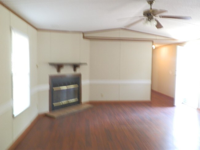 Foto del edificio - 251 Golden Crest Dr