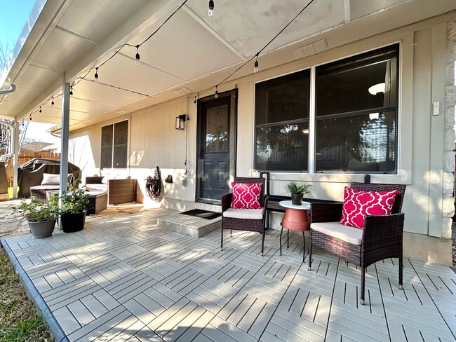 Building Photo - Cozy 3 Bed / 2 Bath Single-Story Home with Garage & Fenced Yard