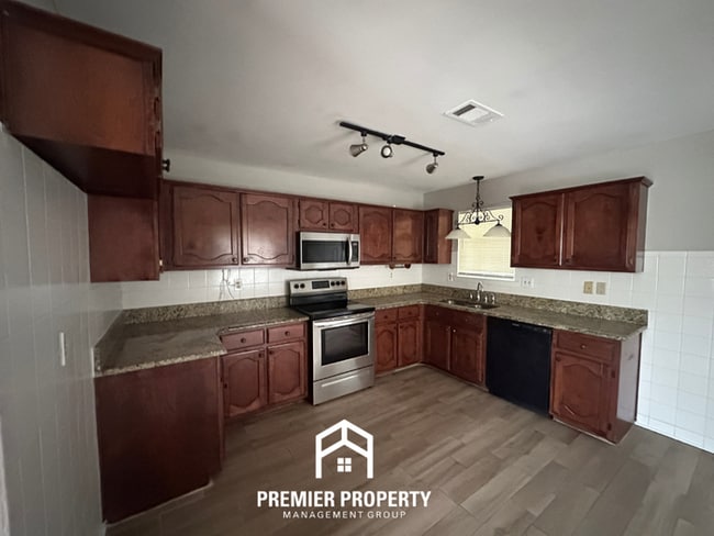 Building Photo - Modern 3BR/2.5BA Cordova Home | Granite Counters, Vaulted Ceilings & Soaking Tub