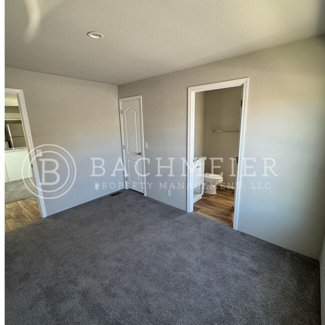 Foto del edificio - 2 Bed 2 Bath- In the heart of Pendleton!