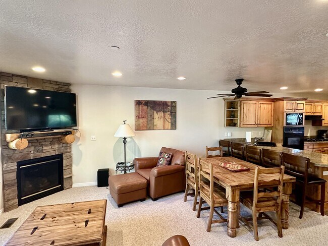 Building Photo - 3521 N Fox Run Dr