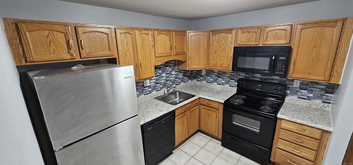 Primary Photo - 1220 Cromwell Hills Dr