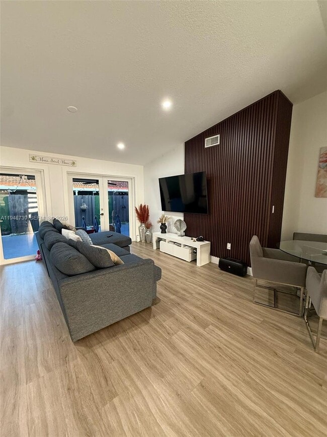 Foto del edificio - 1040 NW 127th Pl