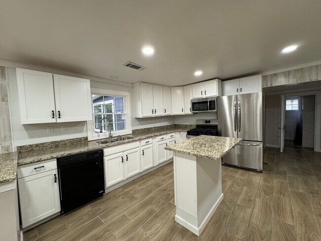 Foto del edificio - Must See Spacious 2 Bedroom 2.5 Bath Home ...