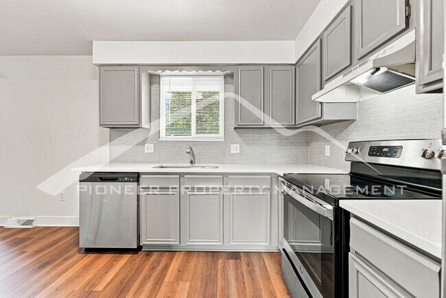 Foto del edificio - Charming 1/2 Duplex on Quiet Cul-De-Sac with Fenced Yard