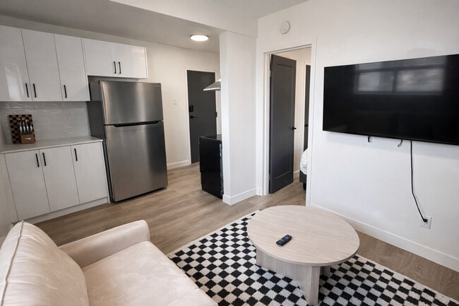 Building Photo - 70 Marion St