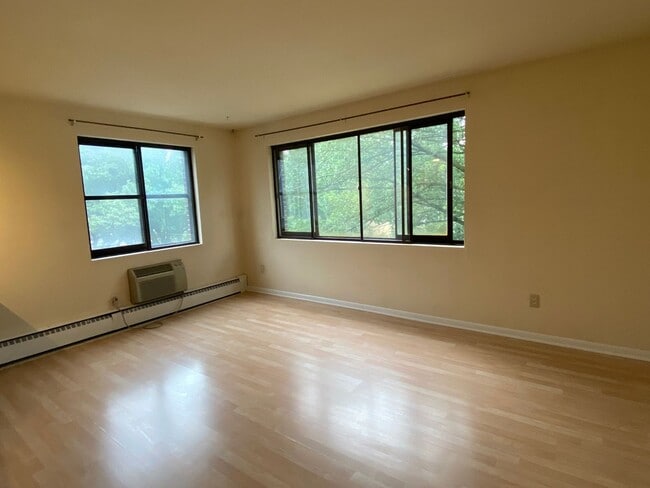 Interior Photo - 415 Wisconsin Ave