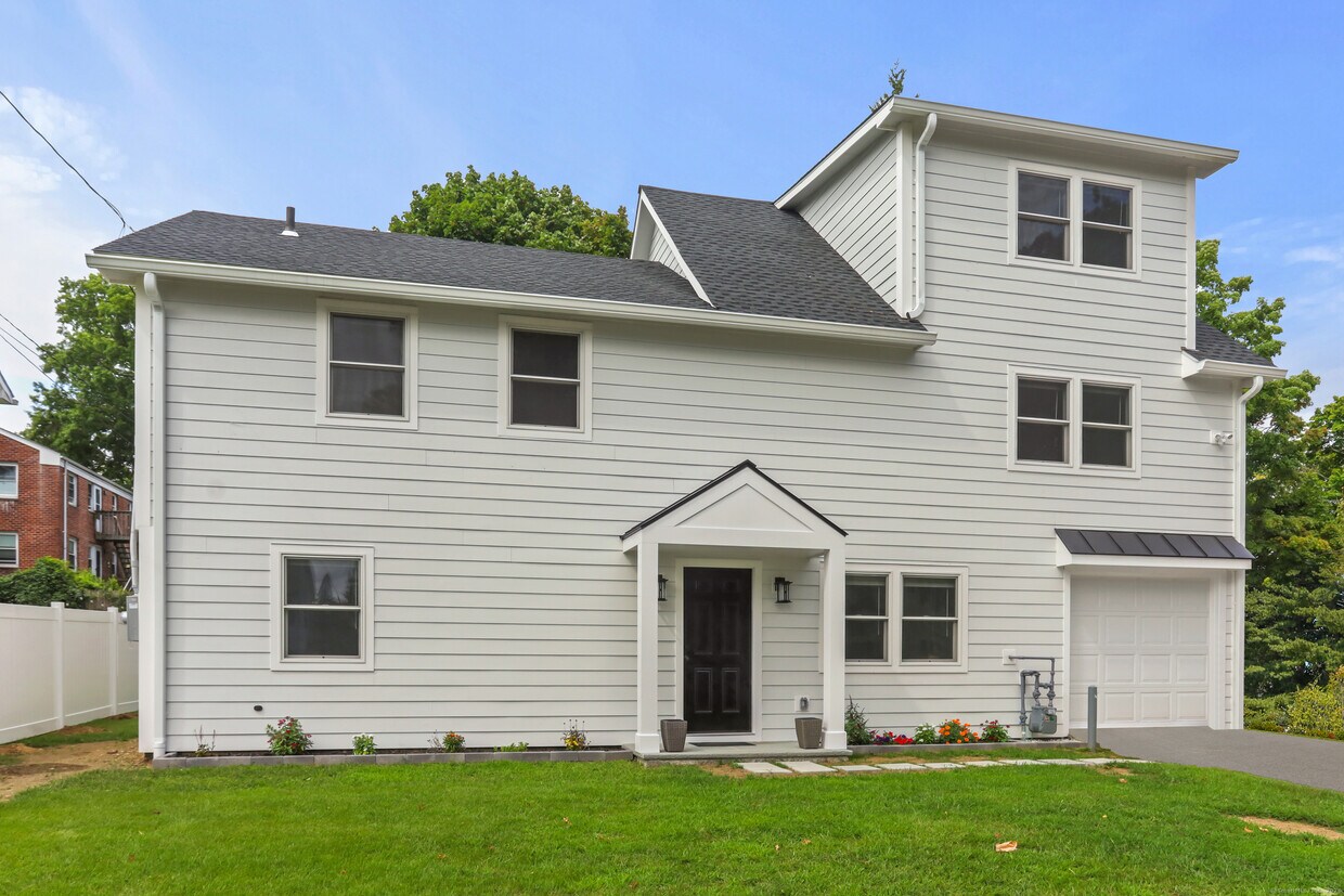 Primary Photo - 4 Hearthstone Ct