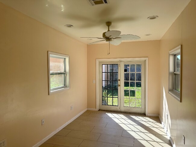 Building Photo - 3228 Holly Berry Ln