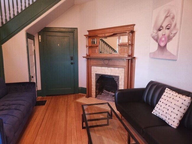 Foto del edificio - XL 1 bed 1 bath apartment downtown