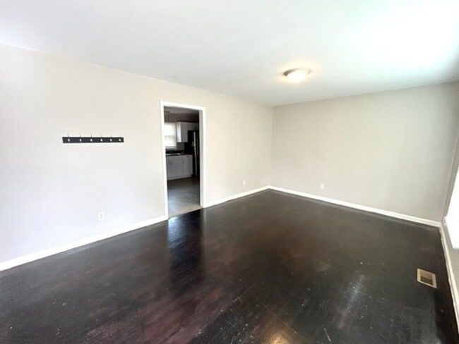 Building Photo - THREE BEDROOM ONE AND HALF BATH BRICK RANCH HOME