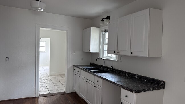 Foto del edificio - 2839 Topeka St