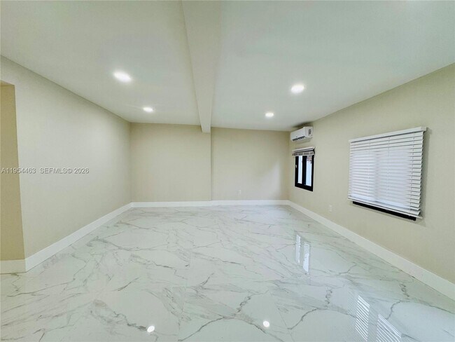 Foto del edificio - 7943 NW 6th Ave