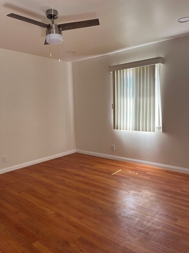 Foto del edificio - 1317 Dorner Dr