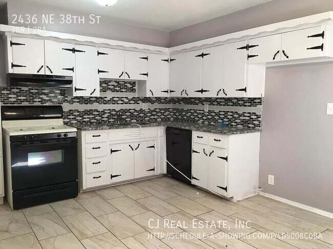 Building Photo - 2436 NE 38th St