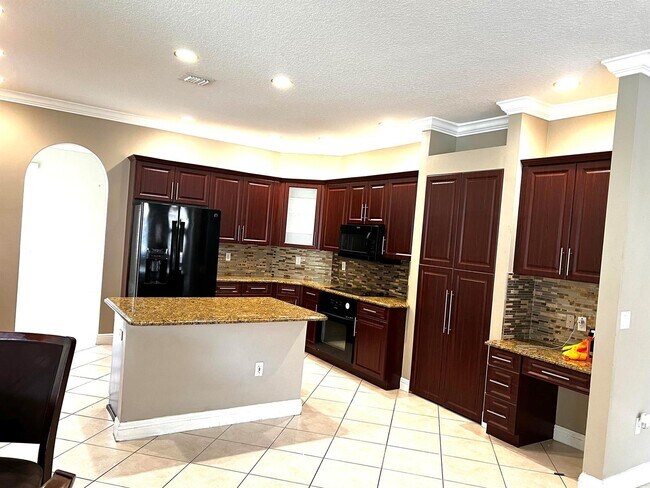 Building Photo - 2229 Ridgewood Cir