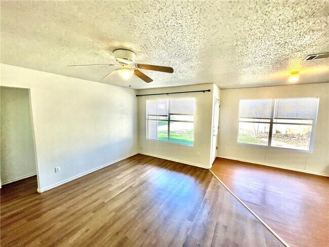 Building Photo - 4902 Dove Creek Cove