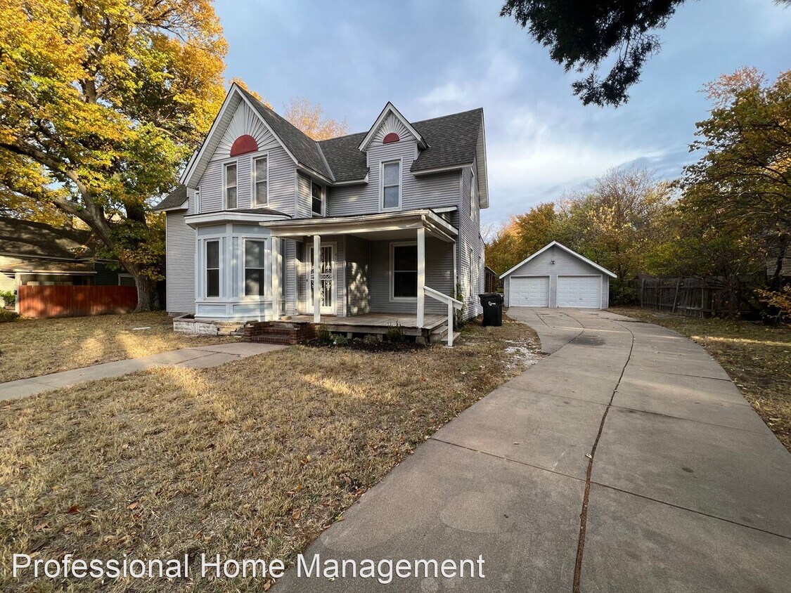 3 br, 1.5 bath House 416 E 8th St House Rental in Newton, KS