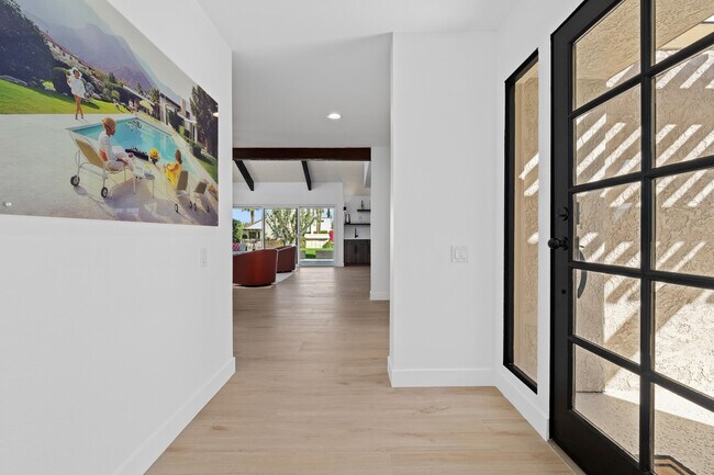 Foto del edificio - 352 Forest Hills Dr