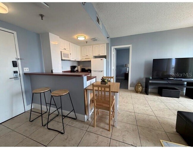 Foto del edificio - 6165 Carrier Dr