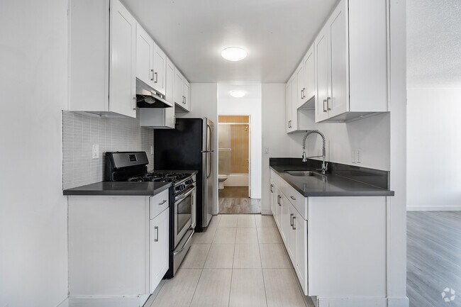 1 habitación, 1 baño - 650 pies cuadrados - Cocina - 5837 Virginia Ave
