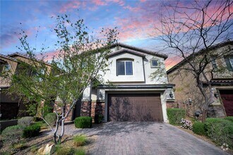 Building Photo - 2332 Mundare Dr