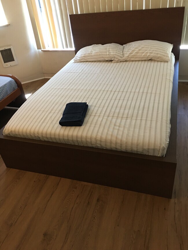 Bedroom 1 - 1801 University Ave