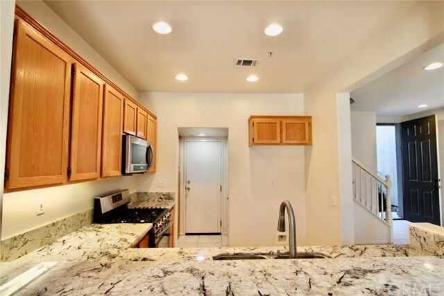 Building Photo - 31 Trofello Ln