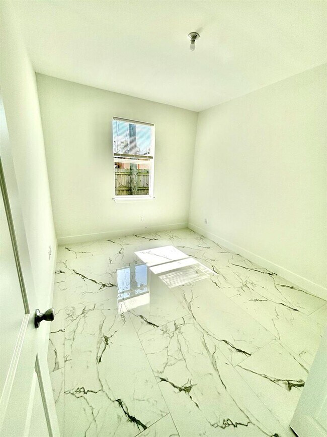 Foto del edificio - 1192 Highview Rd