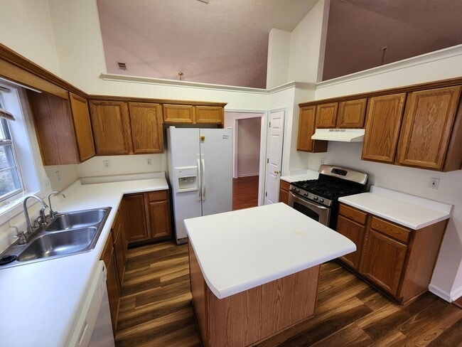 Foto del edificio - 3840 Sugarbrook Dr